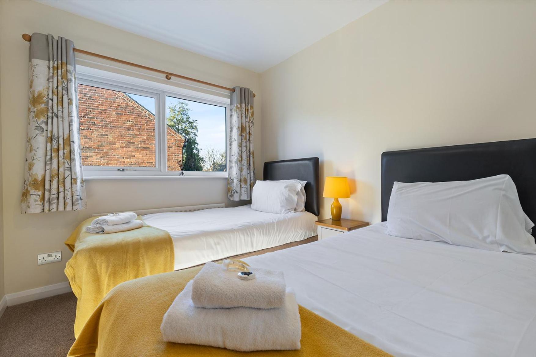 Pass The Keys Central Townhouse With Free Parking York Exteriör bild