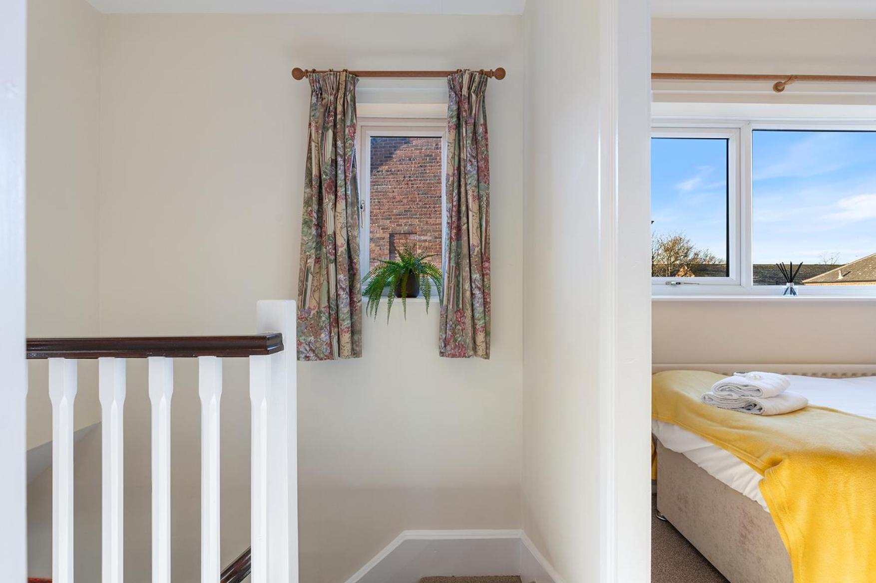 Pass The Keys Central Townhouse With Free Parking York Exteriör bild